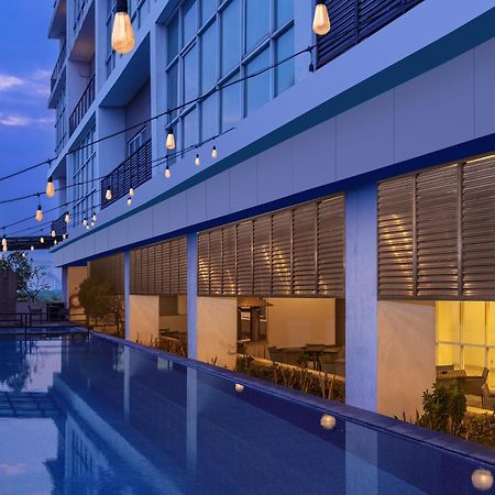 Hotel Santika Cikarang Exterior foto