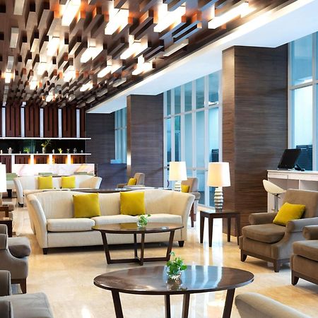Hotel Santika Cikarang Exterior foto