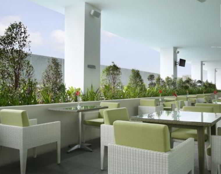 Hotel Santika Cikarang Exterior foto