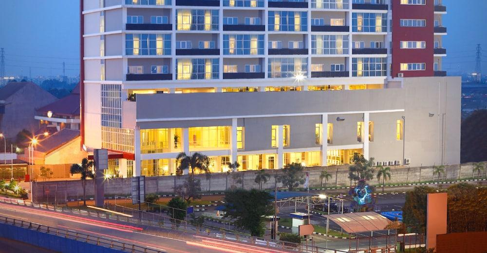 Hotel Santika Cikarang Exterior foto