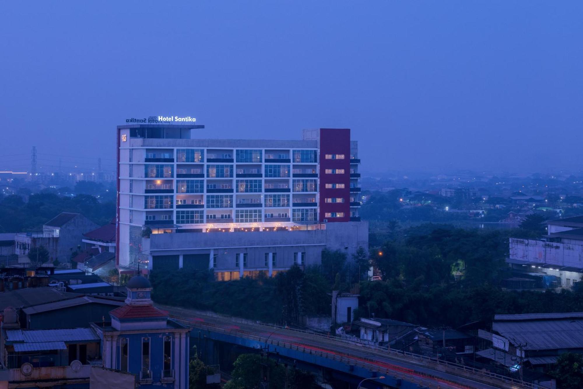 Hotel Santika Cikarang Exterior foto