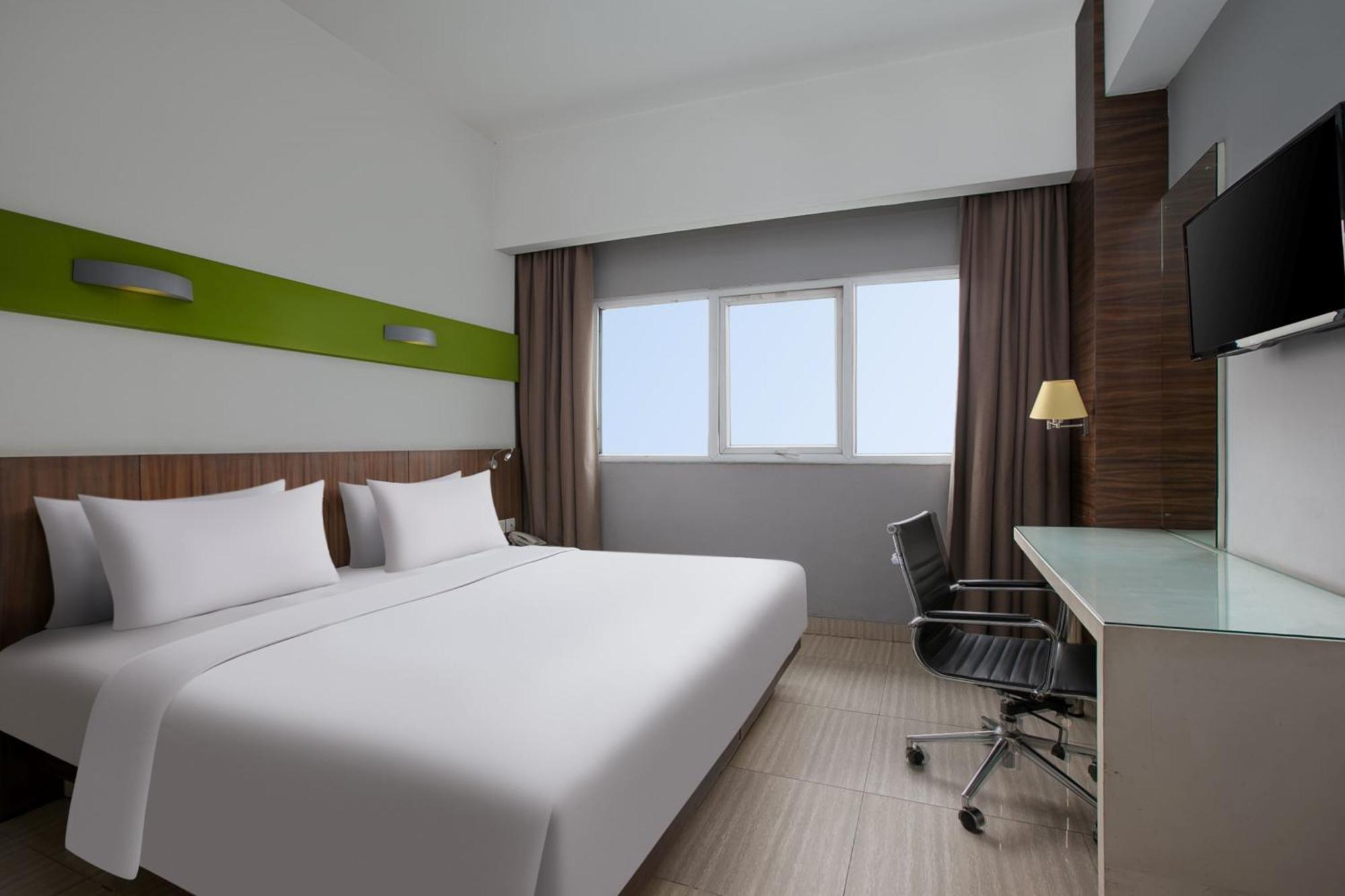 Hotel Santika Cikarang Exterior foto