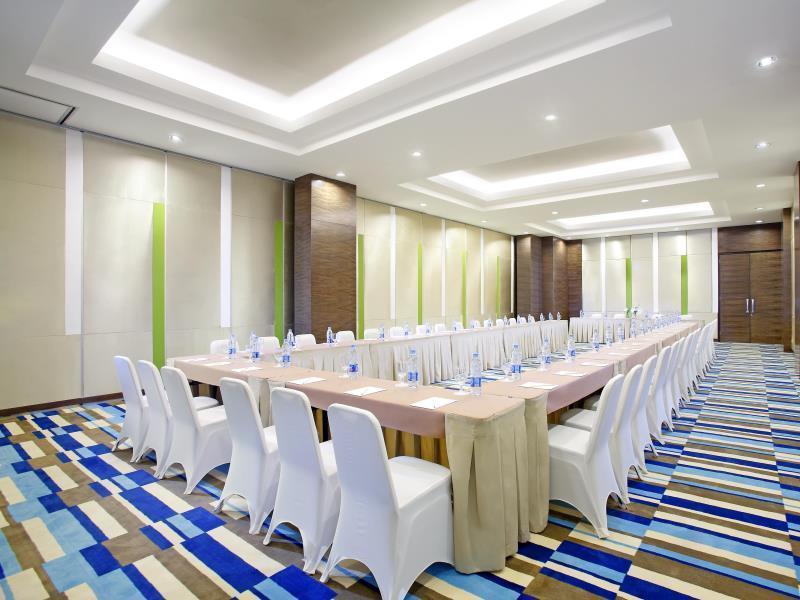 Hotel Santika Cikarang Exterior foto