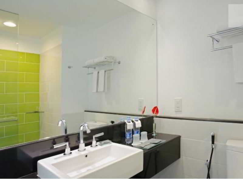 Hotel Santika Cikarang Exterior foto