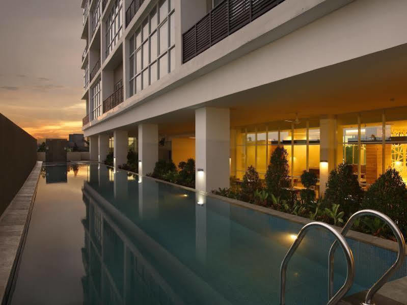Hotel Santika Cikarang Exterior foto