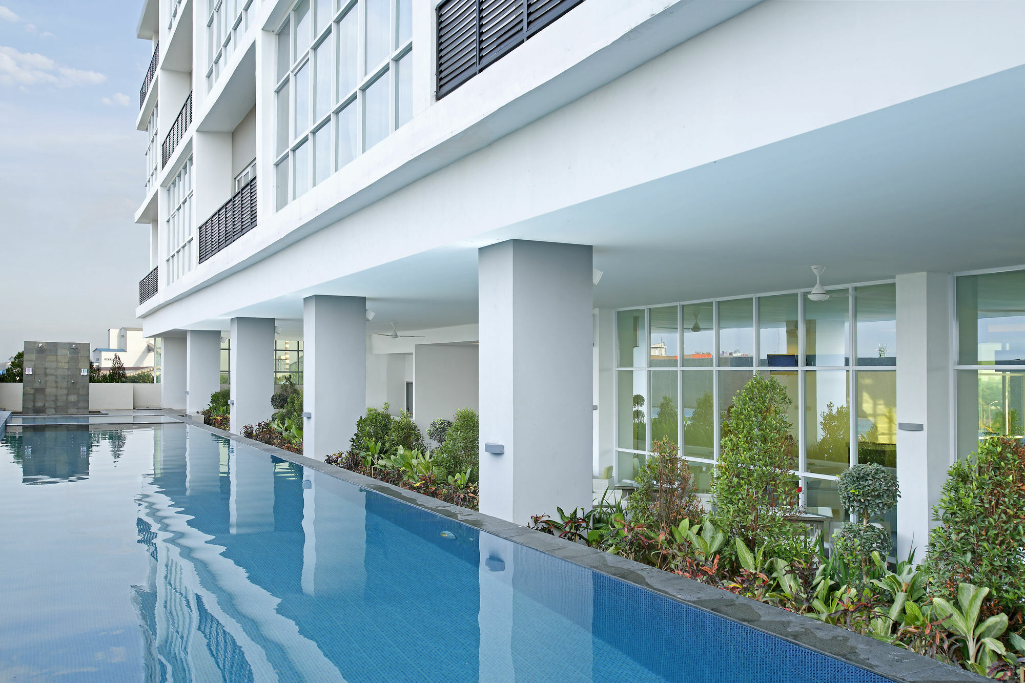 Hotel Santika Cikarang Exterior foto